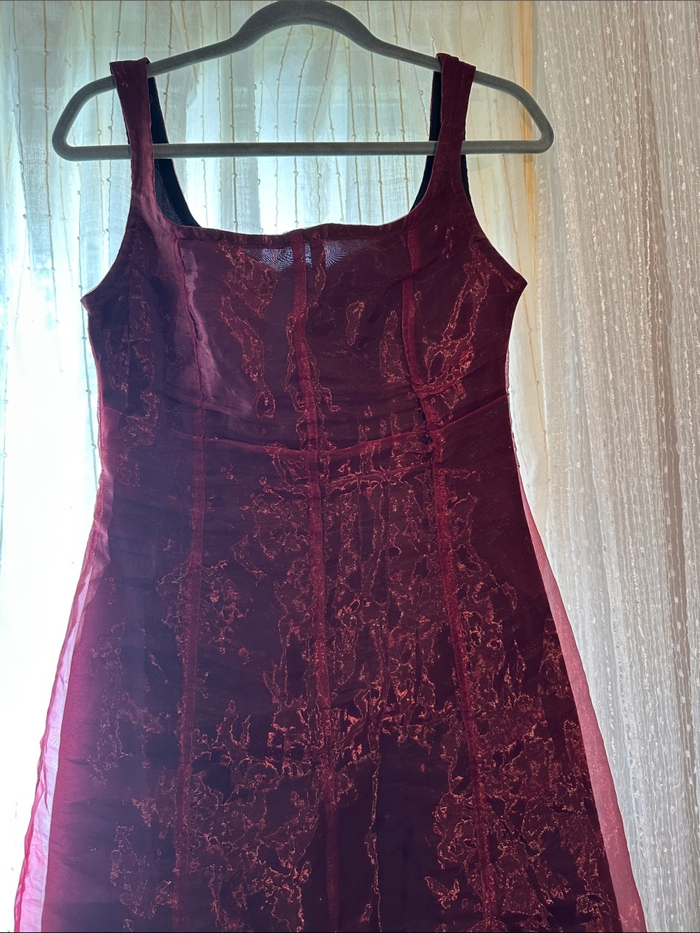 Elegant Burgundy 2000s Midi Dress with Sheer Overlay - Picture 2 of 5